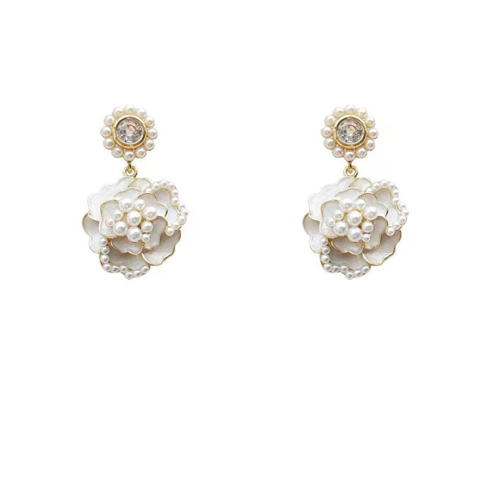 Chanel Style Metal Pearl Earnings - Picture 5 of 6